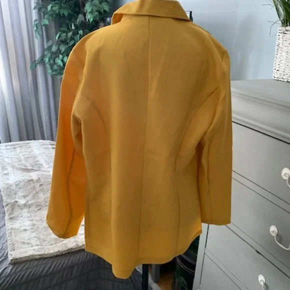 Great Spring/Summer Blazer - Picture 2 of 4